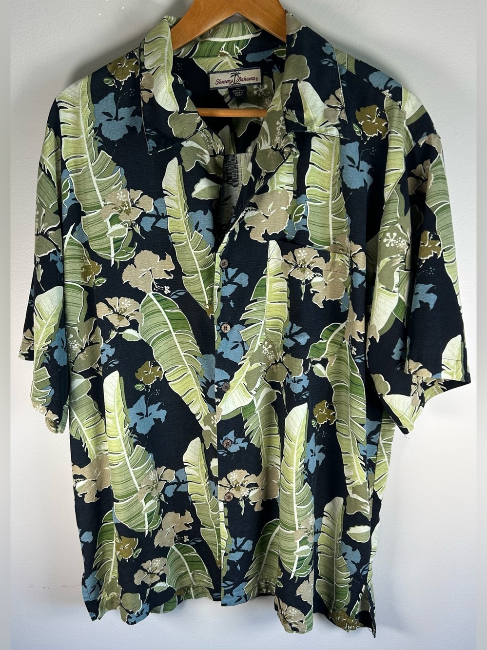 Tommy Bahama Men’s Button Up Shirt Sz XL Floral Silk Aloha Hawaiian EUC Like New